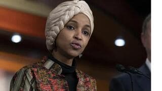 Ilhan Omar, demócrata de Minnesota, habla durante una conferencia de prensa en el Capitolio en Washington, el 25 de enero de 2023.