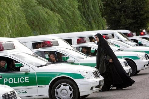 La infame policía de la moral iraní.