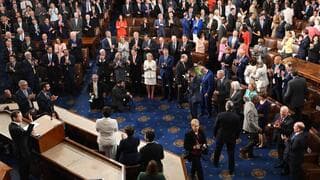 Congresistas de Estados Unidos aplauden al presidente de Israel. 