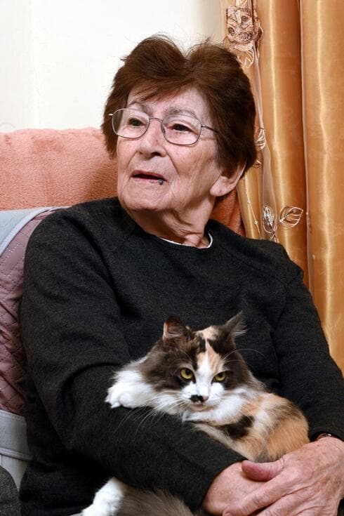 Ada Botenko con su gato.
