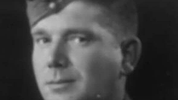 El sargento mayor Franciszek Zbikowski, soldado del ejército de Anders, había luchado contra los nazis en Italia y sobrevivió a la Segunda Guerra Mundial.