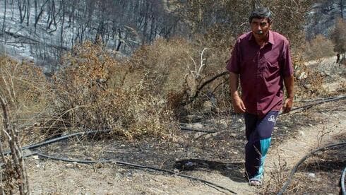 Izzadin Zuhaira, agricultor sirio afectado por los masivos incendios forestales. (Reuters) Izzadin Zuhaira, agricultor sirio afectado por los masivos incendios forestales.