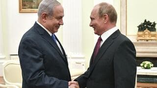 Benjamin Netanyahu se reúne con Vladimir Putin en 2021.