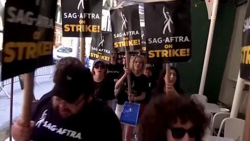 Protesta que busca poner límites al uso de IA en la industria del entretenimiento. (Reuters) Protesta que busca poner límites al uso de IA en la industria del entretenimiento.