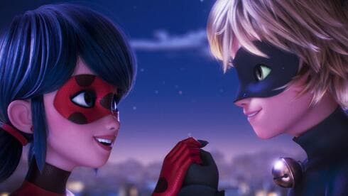 "Milgarosa" comenzó siendo una serie éxito en Francia y Japón hasta llegar a las televisiones de todo el mundo. Ahora, Disney lanzó una película contando la historia de los dos superhéroes. (PR) Disney se prepara para lanzar la película de "Milgarosa", llamada "Ladybug & Cat Noir: The Movie". Un productor judío fue quien salvó el proyecto que hoy es todo un éxito.