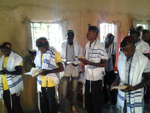 Momento de oración en Abayudaya, de Uganda. 
