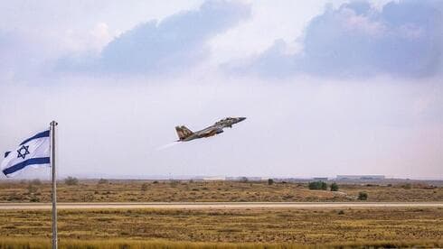 Despegue de un avión de la Fuerza Aérea israelí. 