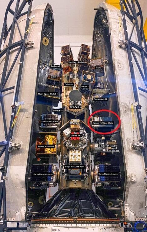 Satélites que se lanzaron al espacio en junio en el lanzador spaceX. El satélite israelí está rodeado por un círculo rojo- (SpaceX) Satélites que se lanzaron al espacio en junio en el lanzador spaceX. El satélite israelí está rodeado por un círculo rojo-