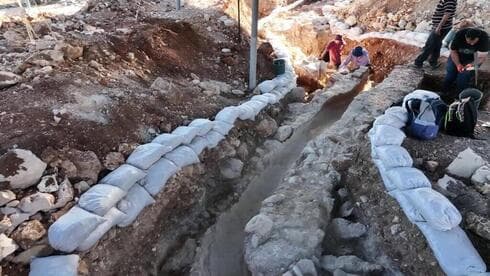 Parte del acueducto descubierto en Jerusalem.