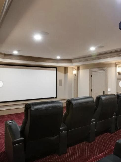 La sala de cine, una de las habitaciones de recreación que tendrá el embajador de Israel en Estados Unidos y su familia. (Sotheby's) La sala de cine, una de las habitaciones de recreación que tendrá el embajador de Israel en Estados Unidos y su familia.