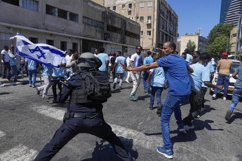 Fuerzas policiales en los disturbios de Tel Aviv.