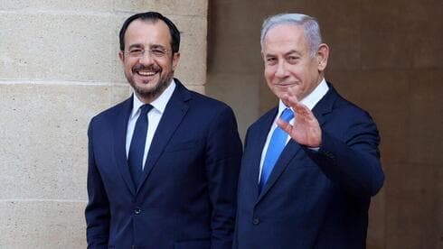 Las detenciones se produjeron cuando el primer ministro Benjamin Netanyahu -en la foto con el presidente chipriota Nikos Christodoulidis- iniciaba una visita oficial a Chipre. (Reuters) Las detenciones se produjeron cuando el primer ministro Benjamin Netanyahu -en la foto con el presidente chipriota Nikos Christodoulidis- iniciaba una visita oficial a Chipre.