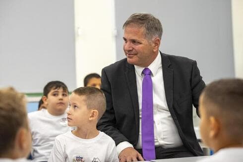 El ministro de Educación, Yoav Kisch, visita una clase de primaria. (Olivier Fitoussi) El ministro de Educación, Yoav Kisch, visita una clase de primaria.