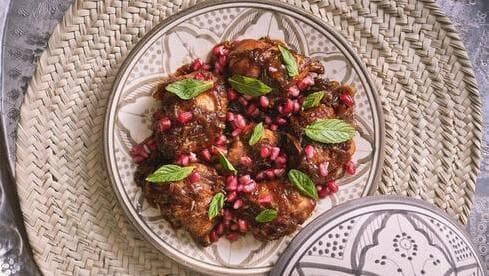 Pollo preparado con granadas. 