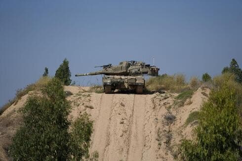 Un tanque de las FDI en la frontera con Gaza. Muchas veces las decisiones de seguridad de Israel no son compartidas por Estados Unidos. (AP) Un tanque de las FDI en la frontera con Gaza.