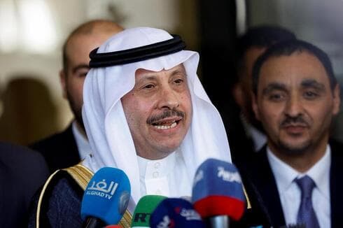 El embajador saudí Nayef Al-Sudairi en su primera visita a Ramala. 