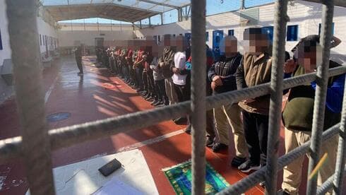Presos de alta seguridad en prisión. 
