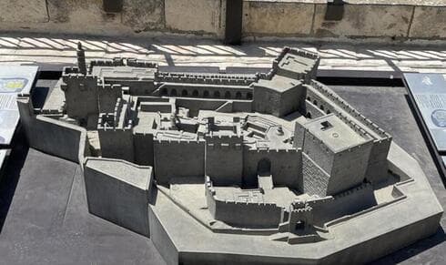Maqueta de la Torre de David.
