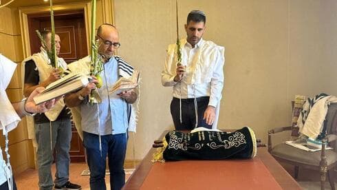 Shlomo Karhi y David Bitan celebran Sucot en Arabia Saudita.