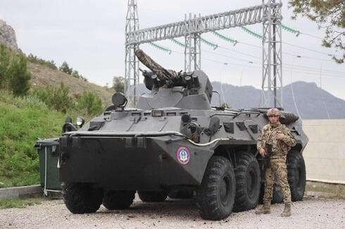 Un paso fronterizo bajo control azerí tras la invasión de Nagorno-Karabaj por Azerbaiyán. (AFP) Un paso fronterizo bajo control azerí tras la invasión de Nagorno-Karabaj por Azerbaiyán.