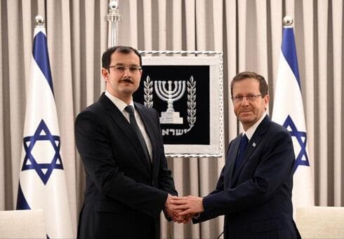 Herzog recibe las credenciales del embajador de Azerbaiyán en Israel, Mukhtar Mammadov. (GPO) Herzog recibe las credenciales del embajador de Azerbaiyán en Israel, Mukhtar Mammadov.