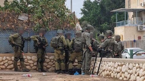Fuerzas de Defensa de Israel se enfrentan a terroristas de Hamás en Ofakim, cerca de la frontera con Gaza. (Ynet) Fuerzas de Defensa de Israel se enfrentan a terroristas de Hamás en Ofakim, cerca de la frontera con Gaza.