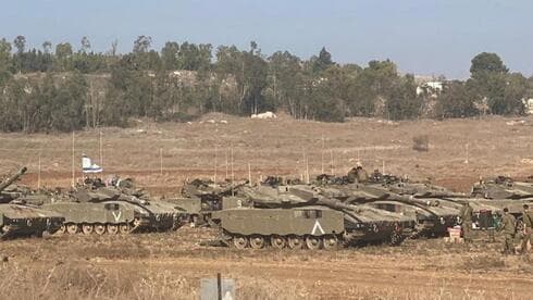 Tanques israelíes se dirigen a la frontera norte.