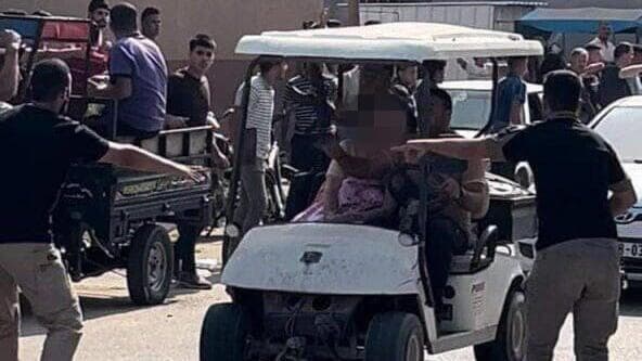 Un israelí de 85 años desfiló en Gaza en manos de Hamás. 