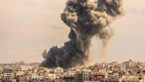 Ataques aéreos sobre Gaza.
