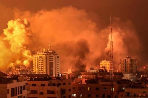 Ofensiva israelí sobre Gaza a primeras horas de la noche.