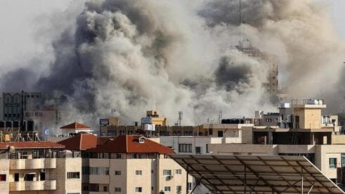 Respuesta de las FDI sobre Gaza. Durante la madrugada del miércoles lograron asesinar a la familia del líder de Hamás, Mohamed Deif. (Ynet) Respuesta de las FDI sobre Gaza. Durante la madrugada del miércoles lograron asesinar a la familia del líder de Hamás, Mohamed Deif.
