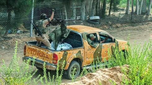 Fuerzas de Hamás ingresan a Israel y asesinan civiles. El Estado judío lo catalogó como su "11-S". (Ynet) Fuerzas de Hamás ingresan a Israel y asesinan civiles. El Estado judío lo catalogó como su "11-S".