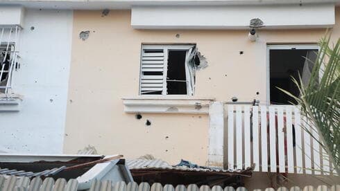 Secuelas del ataque con un cohete en Rehovot. 