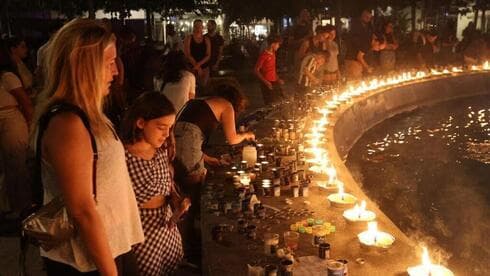 Manifestación en Tel Aviv en apoyo a las familias israelíes cuyos seres queridos han sido secuestrados en Gaza. (Moti Kimchi) Manifestación en Tel Aviv en apoyo a las familias israelíes cuyos seres queridos han sido secuestrados en Gaza.