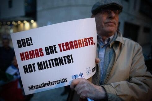 Protesta porque la BBC llama militantes a los terroristas de Hamás. 