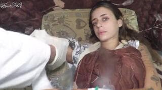 Maya Shem siendo atendida de sus heridas. 