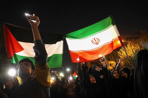 Manifestantes en Teherán tras la caída de un misil de la Jihad Islámica sobre un hospital en Gaza. (WANA) Manifestantes en Teherán tras la caída de un misil de la Jihad Islámica sobre un hospital en Gaza.
