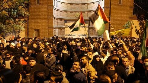 Manifestación a favor de Hamás en Irán tras las afirmaciones de que Israel atacó un hospital de Gaza. (WANA) Manifestación a favor de Hamás en Irán tras las afirmaciones de que Israel atacó un hospital de Gaza.