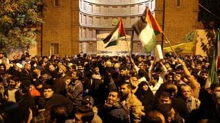 Manifestación a favor de Hamás en Irán tras las afirmaciones de que Israel atacó un hospital de Gaza.