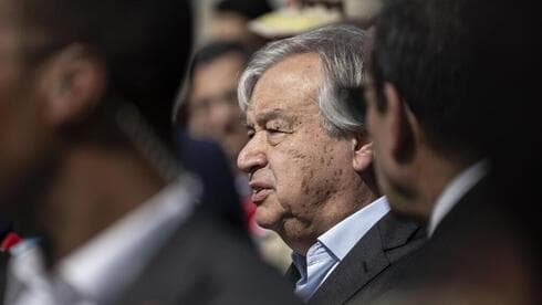 Antonio Guterres en el cruce de Rafah. 