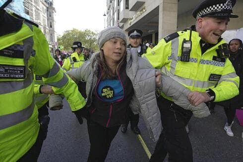 Greta Thurnberg detenida por la policía en Londres. 