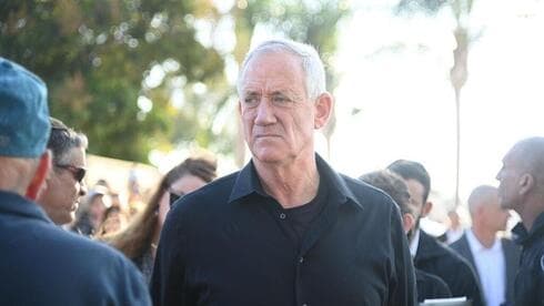 Benny Gantz en el funeral de Ofir Liebstein. 