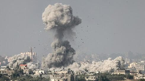 Siguen los bombardeos israelíes sobre estructuras terroristas en Gaza.