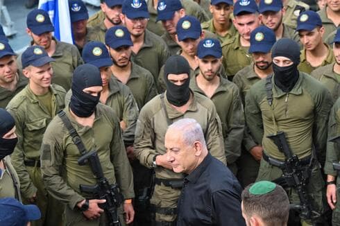 Netanyahu visita a las FDI.