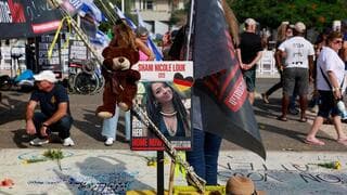 Foto de Louk en una concentración en Tel Aviv por la devolución de los rehenes cautivos de Hamás.
