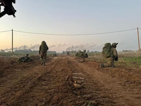 Tropas de las FDI en el norte de Gaza durante una incursión terrestre.