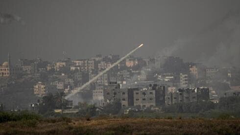 Lanzamiento de cohetes desde Gaza hacia Israel
