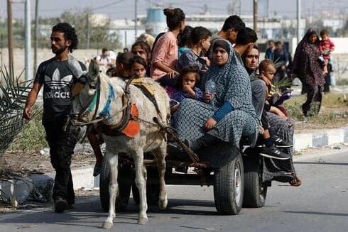 Los palestinos abandonan el norte de la Franja y evacuan hacia el sur.