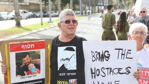 Familiares de secuestrados marchan este martes en Israel por el regreso de sus seres queridos. (Moti Kimchi) Familiares de secuestrados marchan en Israel por el regreso de sus seres queridos.