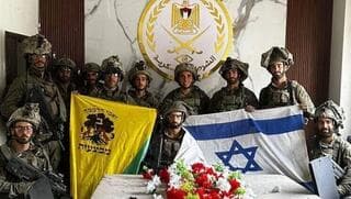 Combatientes Golani, en el cuartel general de la policía militar de Hamás.